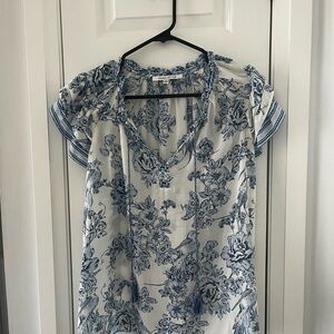 Rose & Olive Blue and White Floral Flutter Sleeve Blouse